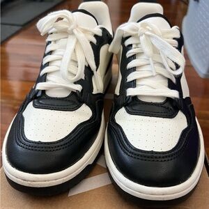 Never been worn black & white low top sneakers with memory foam insole. Size 9.